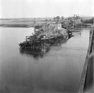 Vernielde spoorbrug., Bestanddeelnr 900-5310