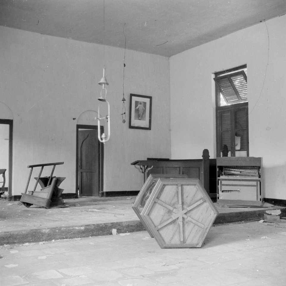 Vernieling en plundering van de kerk in Depok, Bestanddeelnr 255-6825
