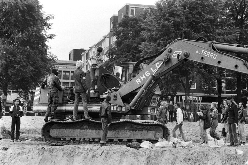 Vernieling op bouwplaats van de Stopera op het Waterlooplein diversen, Bestanddeelnr 932-2341