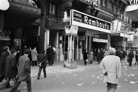 Vernielde straatklokken en etalages, Bestanddeelnr 924-3880