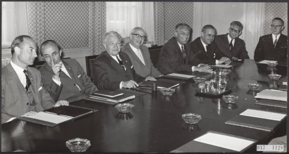 Verlovingen, minister-presidenten, vergaderingen, Cals, Jo, Geertsema M, Jongel, Bestanddeelnr 017-1128