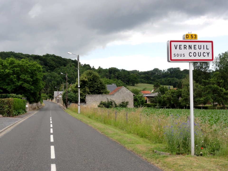 Verneuil-sous-Coucy (Aisne) city limit sign