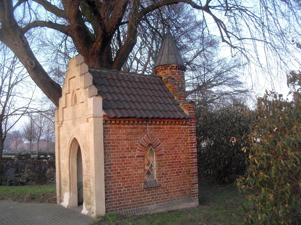 Verne-Wegekapelle am Friedhof