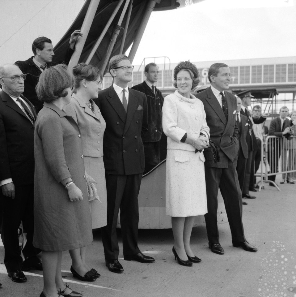Vertrek koningin Juliana en prins Bernhard naar de West, Bestanddeelnr 918-2252