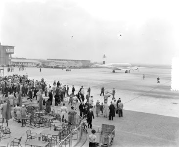 Vertrek KLM DC 6A Liftmaster Dr. Ir. M.A. Damme naar Christchurch (via Londen…, Bestanddeelnr 906-0027