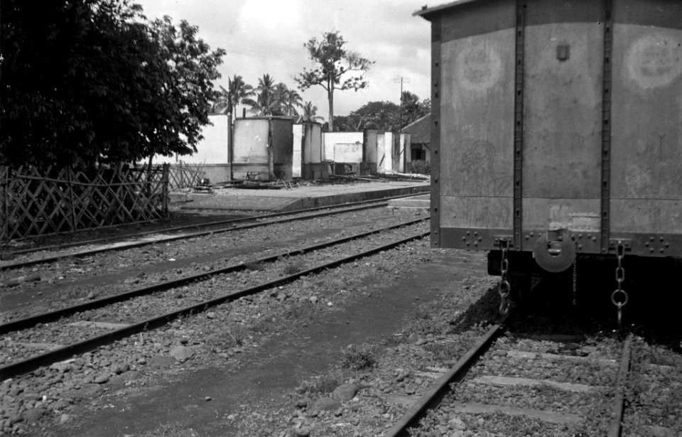 Vernield stationsgebouw bij spoorwegemplacement, Bestanddeelnr 2611