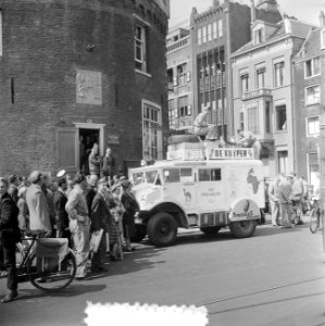 Vertrek Kaapstad-expeditie uit Amsterdam. Dromedaris II met de handelsreiziger K, Bestanddeelnr 934-5393