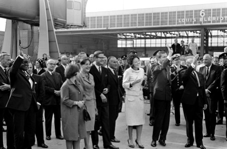 Vertrek koningin Juliana en prins Bernhard naar de West, Bestanddeelnr 918-2257