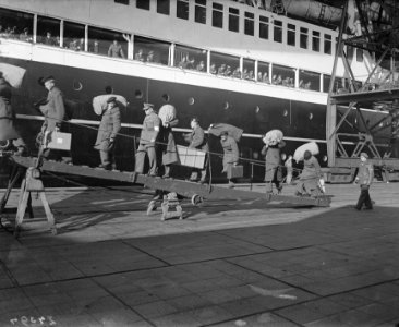 Vertrek aflossingstroepen naar Nederlands-Indië Indonesië, Bestanddeelnr 902-4394