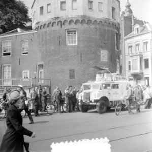 Vertrek Kaapstad-expeditie uit Amsterdam. Dromedaris II met de handelsreiziger K, Bestanddeelnr 934-5394