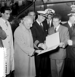 Vertrek KLM DC 6A Liftmaster Dr. Ir. M.A. Damme naar Christchurch. Deelnemer …, Bestanddeelnr 906-0031