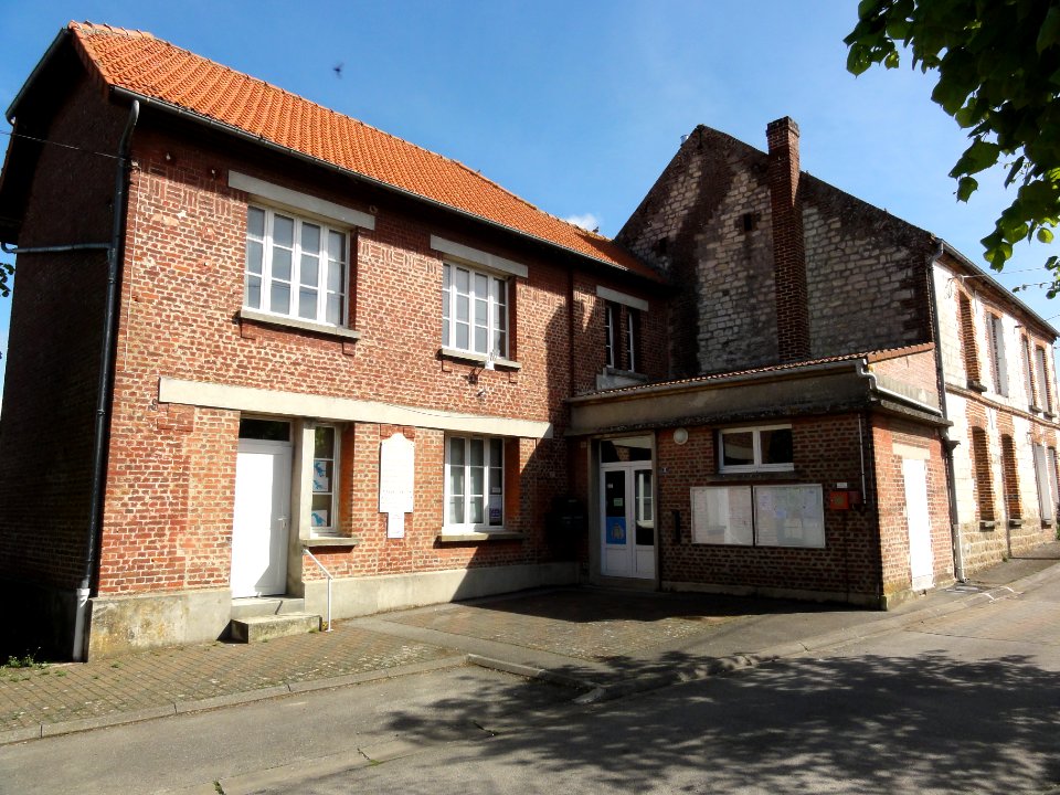 Verneuil-sur-Serre (Aisne) mairie - école