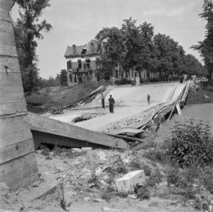 Vernield talud van de verkeersbrug Deventerweg, Zutphen, Bestanddeelnr 900-5178