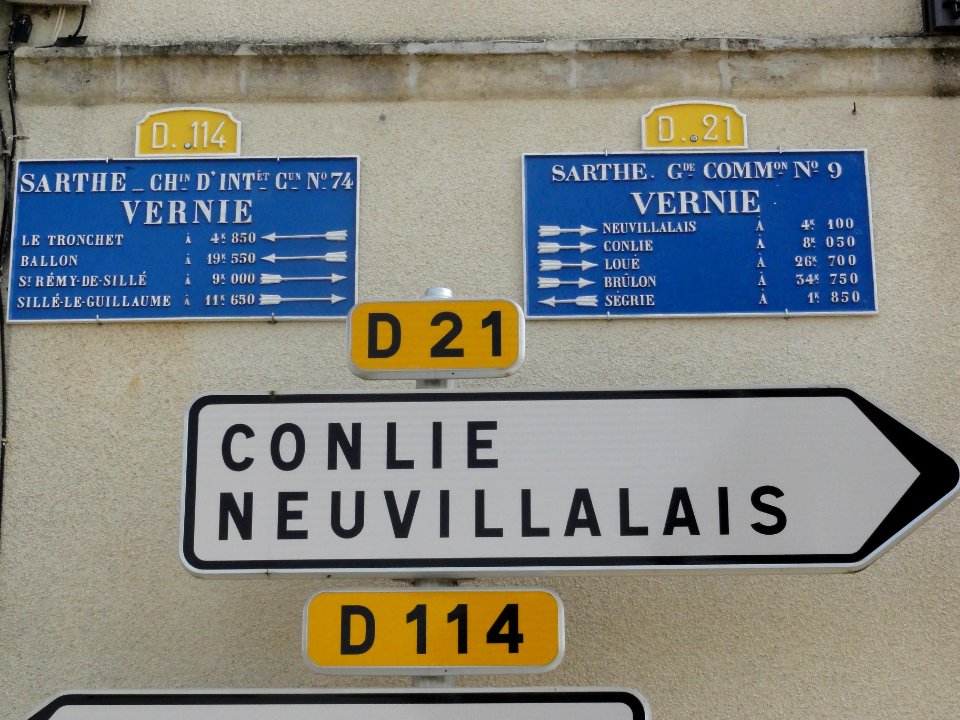 Vernie (Sarthe) plaques de cocher et de route