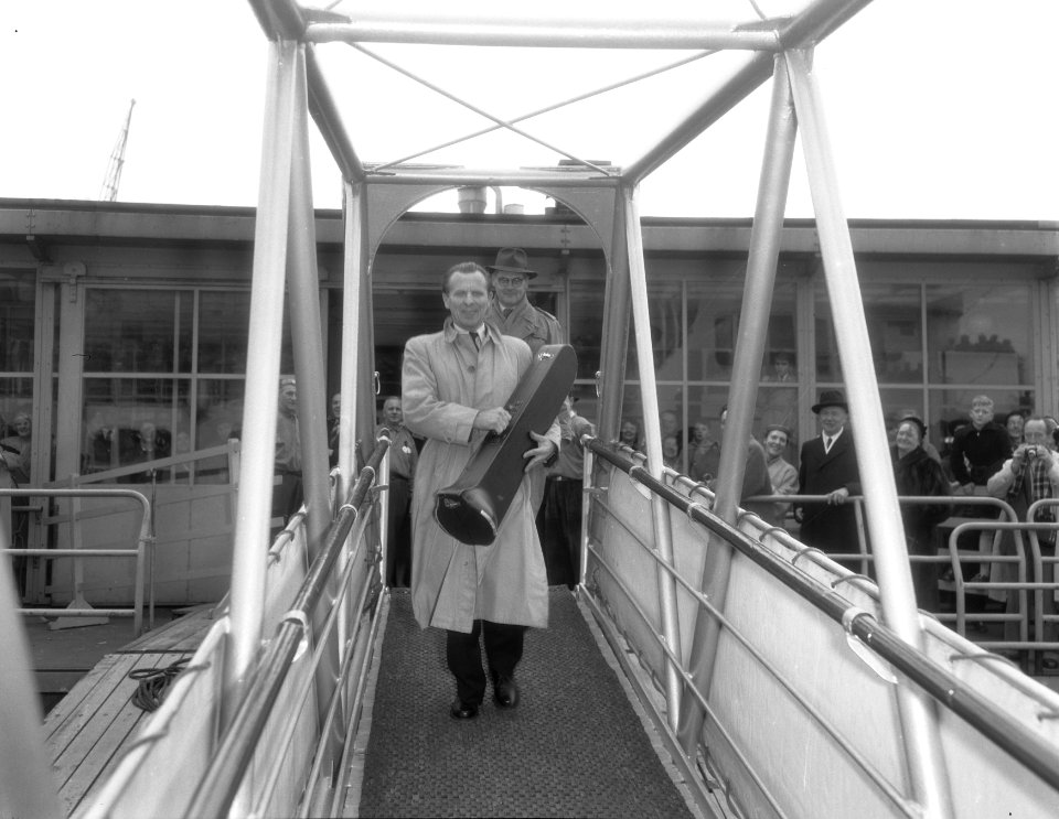 Vertrek Concertgebouworkest naar Amerika, vertrek uit Rotterdam per Rijndam, Bestanddeelnr 906-7575