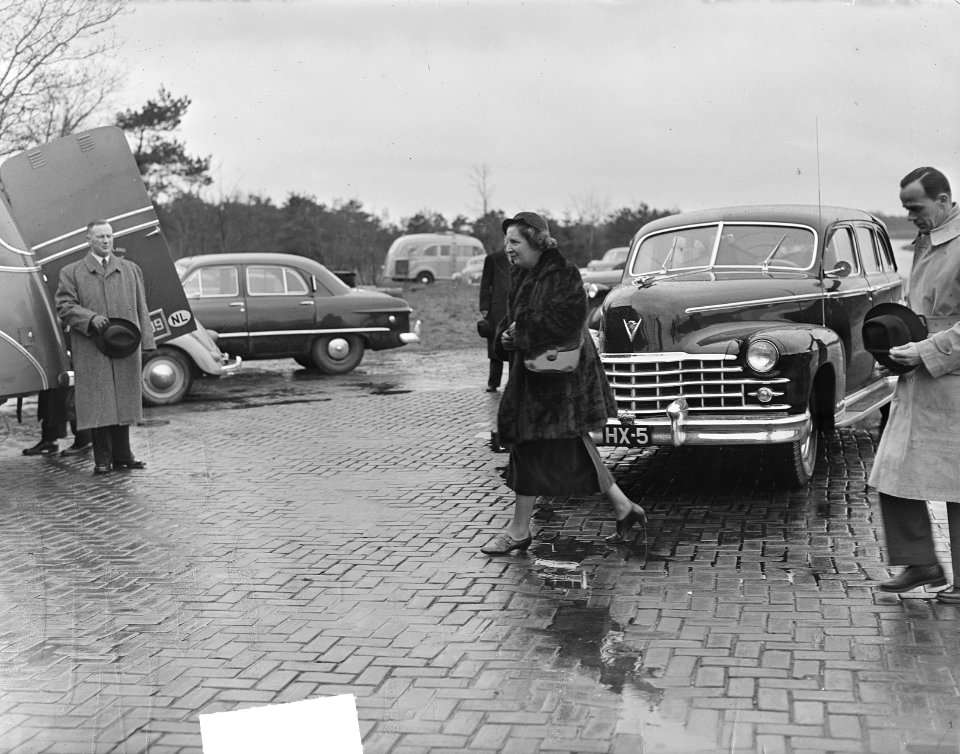 Vertrek koningin Juliana en prins Bernhard naar Amerika, Bestanddeelnr 904-4855