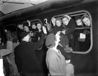 Vertrek Duitse kinderen Centraal Station, Bestanddeelnr 903-8470
