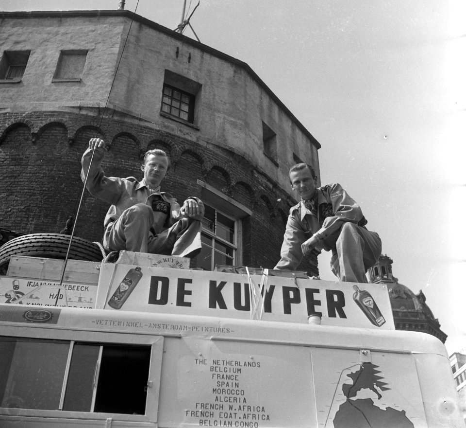 Vertrek Kaapstad-expeditie uit Amsterdam. Dromedaris II met de handelsreiziger K, Bestanddeelnr 905-1099