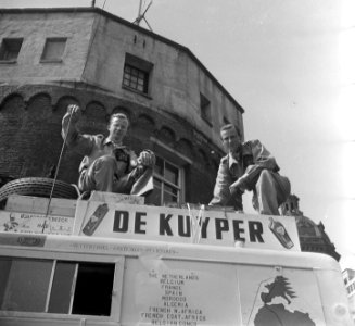 Vertrek Kaapstad-expeditie uit Amsterdam. Dromedaris II met de handelsreiziger K, Bestanddeelnr 905-1099