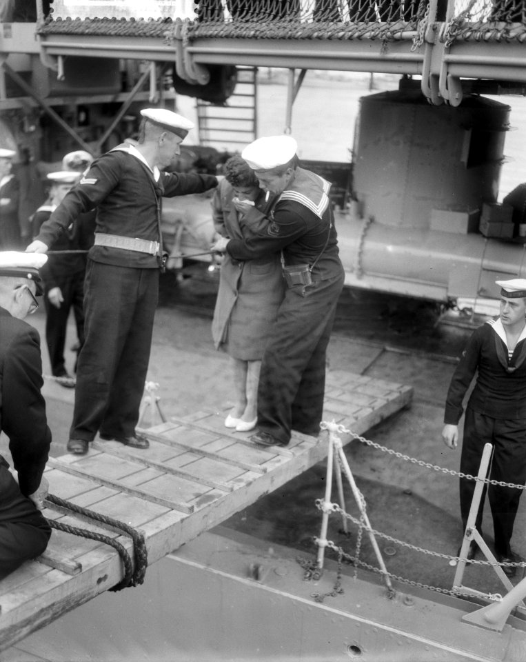 Vertrek Hr Ms Piet Hein naar Nieuw Guinea, Bestanddeelnr 909-8482