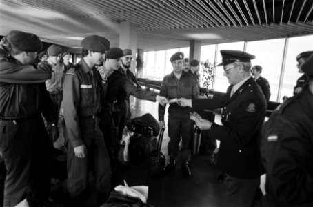 Vertrek kwartiermakers van Ned. Sinai detachement van Schiphol onder leiding van, Bestanddeelnr 932-0231