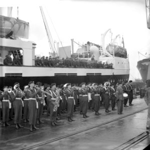 Vertrek eerste detachement van de eerste Surinaamse compagnie per Ms. Willemstad, Bestanddeelnr 911-9776
