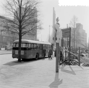 Vertrek eerste rondritbus VVV Coolsingel toeristen Rotter, Bestanddeelnr 908-4709