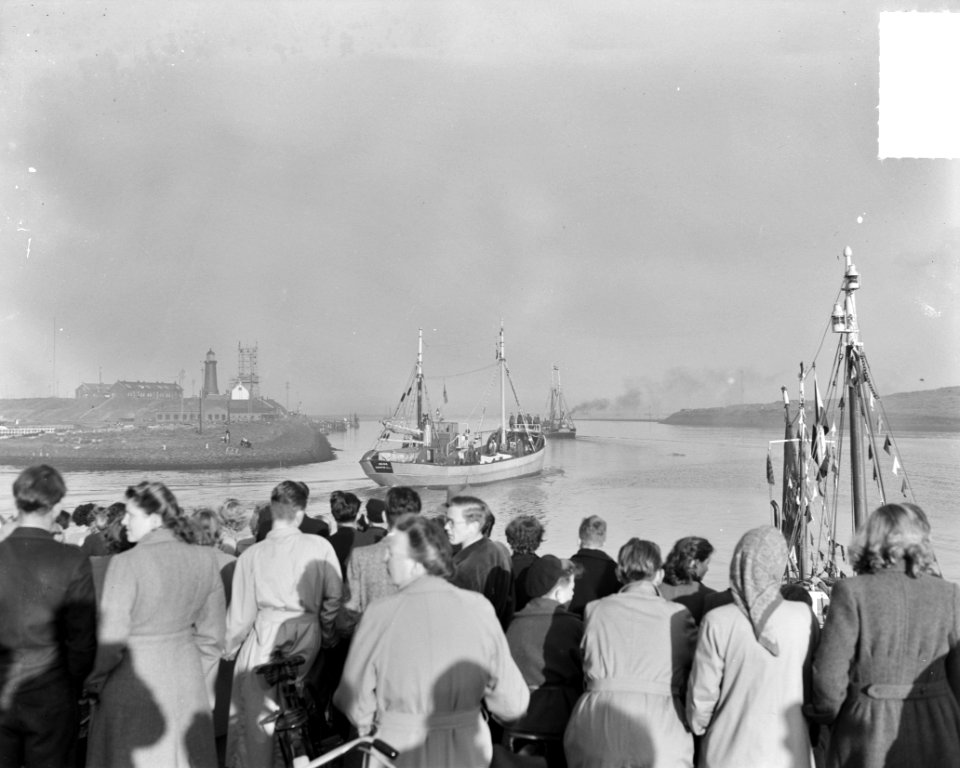 Vertrek haringvloot uit IJmuiden, Bestanddeelnr 904-5819