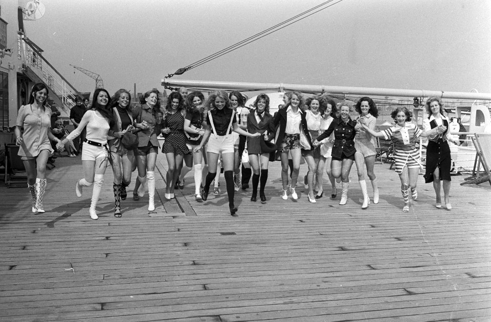 Vermoedelijk Groepsfoto van de deelneemsters, Bestanddeelnr 924-5282