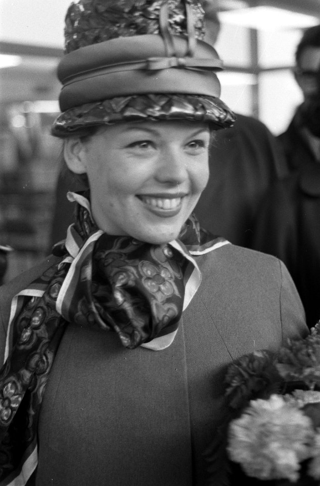Vertrek Greetje Kauffeld Schiphol, Bestanddeelnr 912-2245