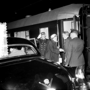 Vertrek H. M. naar Oranje uit Amsterdam, Bestanddeelnr 905-2393