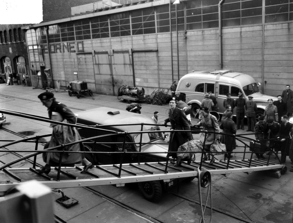 Vertrek Korea vrijwilligers met het Amerikaans troepentransportschip 'General J, Bestanddeelnr 904-4992