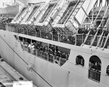 Vertrek Korea vrijwilligers uit Rotterdam, Bestanddeelnr 905-2823