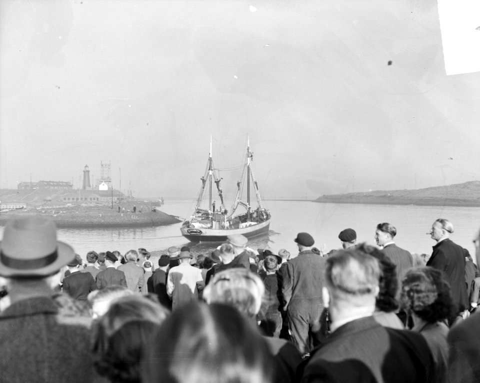 Vertrek haringvloot uit IJmuiden, Bestanddeelnr 904-5823