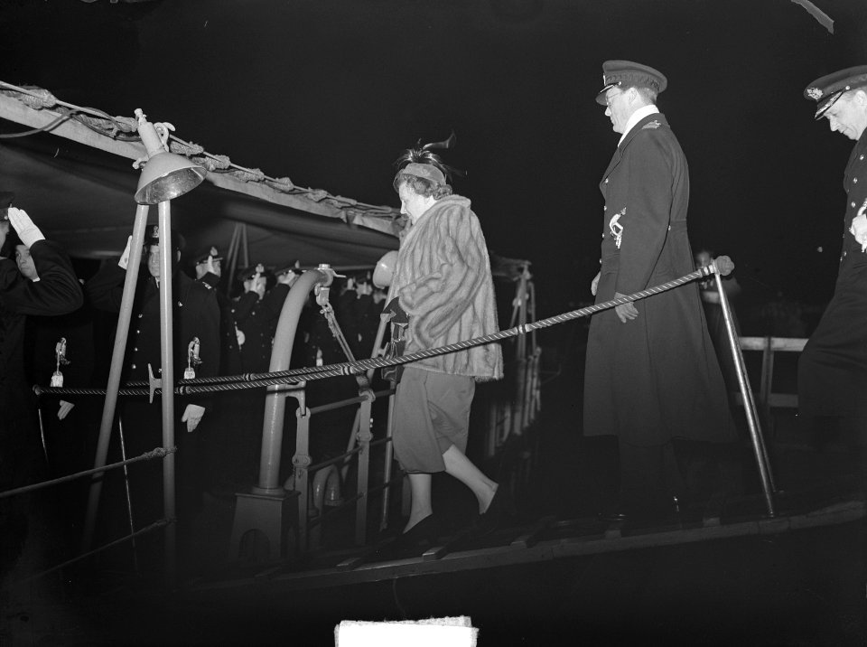 Vertrek Koninklijk paar naar Dover uit Rotterdam J van Heemskerck, Bestanddeelnr 904-3029
