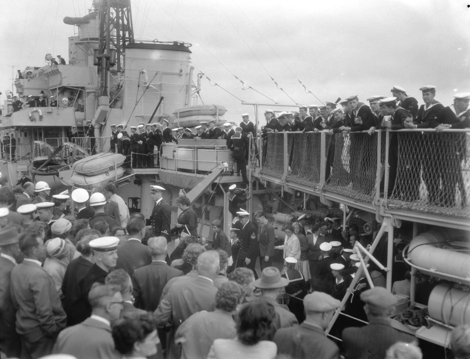 Vertrek Hr Ms Piet Hein naar Nieuw Guinea, Bestanddeelnr 909-8481