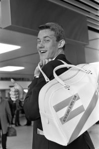 Vertrek Frits Bartling naar Olympische Spelen (Grenoble) Frits Bartling, Bestanddeelnr 921-0373