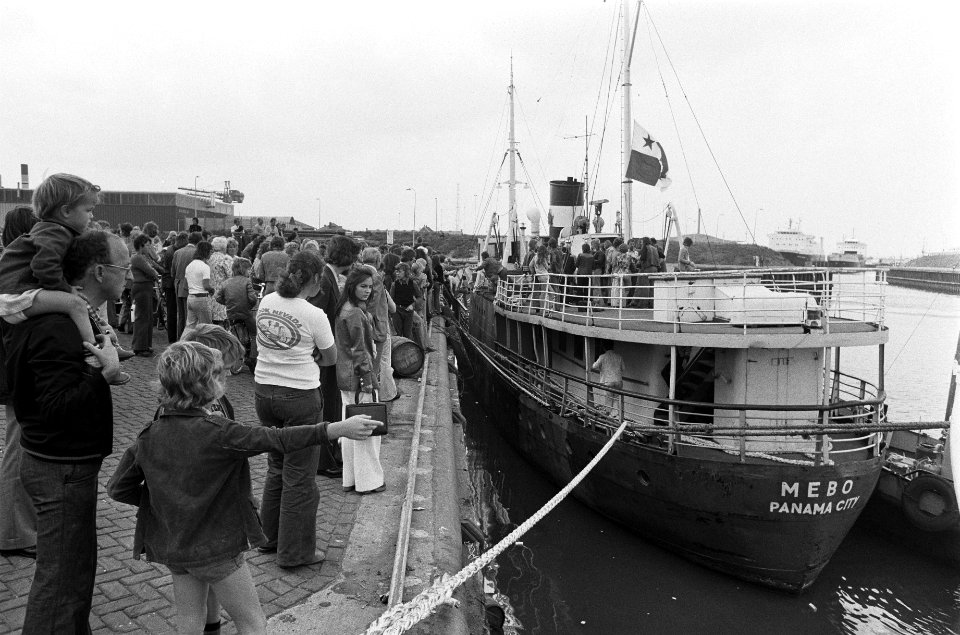 Veronica en Noordzee spelen vriendschappelijke wedstrijd (voetbal) Noordzeesupp, Bestanddeelnr 927-4243