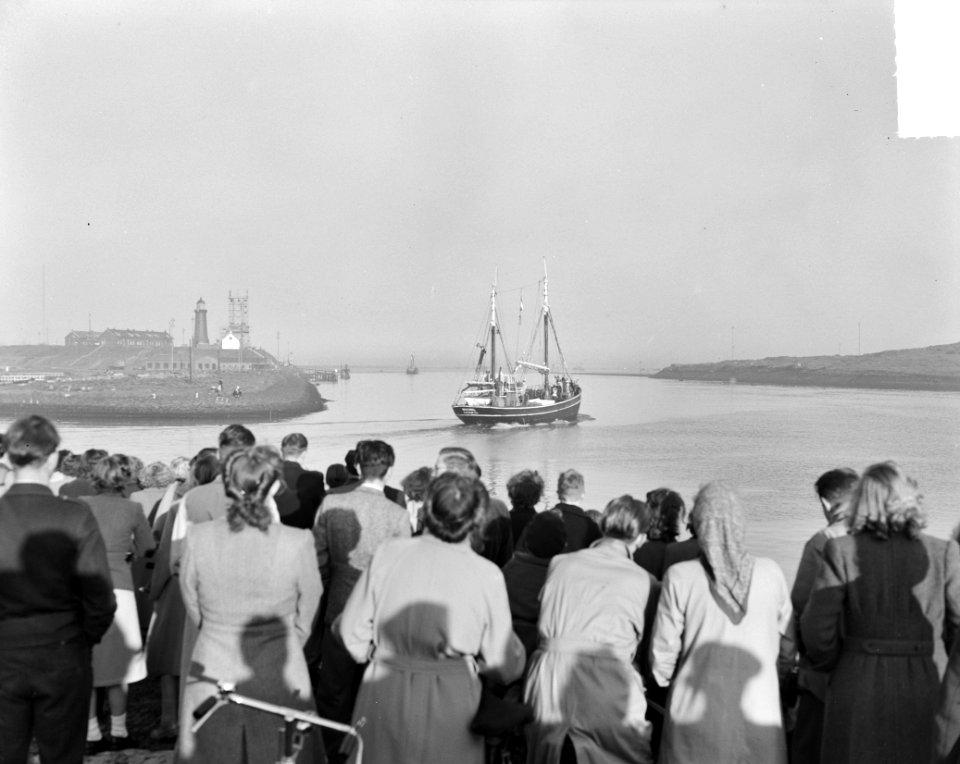 Vertrek haringvloot uit IJmuiden, Bestanddeelnr 904-5820