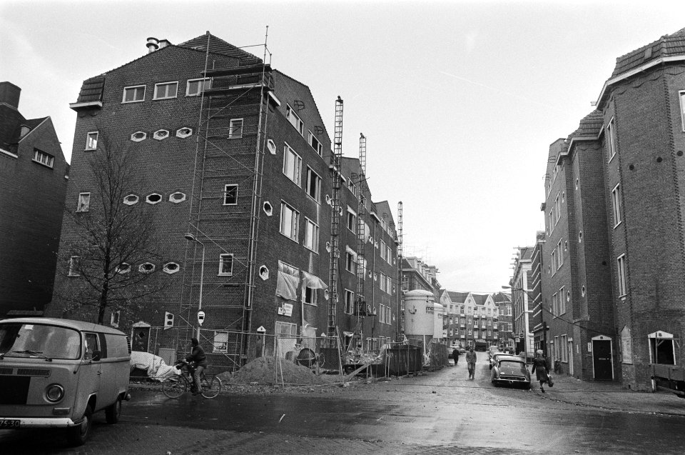 Vernieuwbouw in A'damse Spaarndammerbuurt huizen op Knollendamhoek Houtrijks, Bestanddeelnr 928-9006