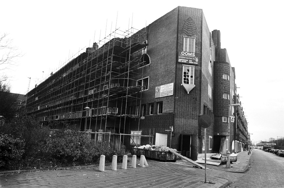 Vernieuwbouw in A'damse Spaarndammerbuurt huizen (links) aan Spaarndammerplan, Bestanddeelnr 928-9003