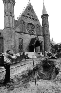 Vernieuwing ridering op Binnenhof in Den Haag , diepe sloot voor Ridderzaal waar, Bestanddeelnr 931-1461