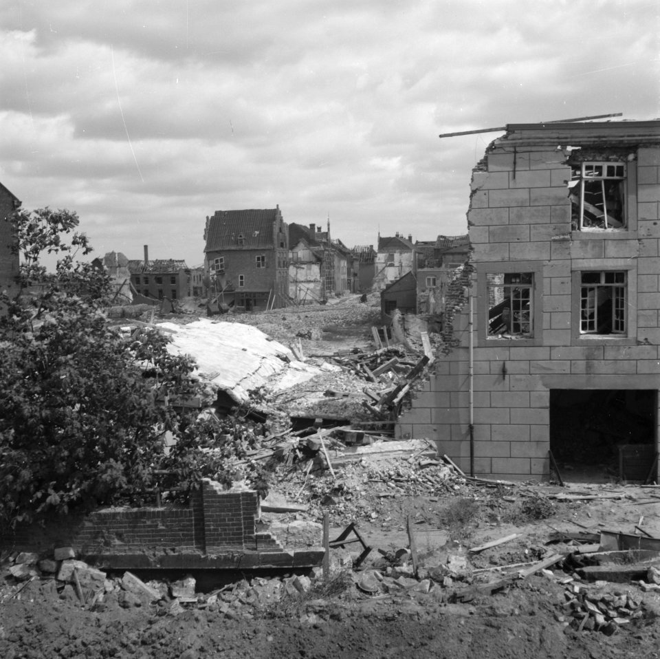 Vernielingen Venlo Voorgrond restanten oude kazerne uit 1732 aan de Brugstraat,, Bestanddeelnr 900-5710