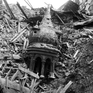 Vernielingen Venlo. Restant van een torenspitsje van het in 1944 verwoestte kloo, Bestanddeelnr 900-5705