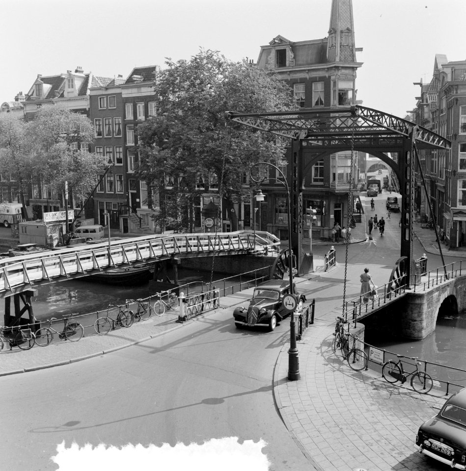 Vernieuwing brug voor Doelenstraat over Kloveniersburgwal met hulpbrug, Bestanddeelnr 907-2909