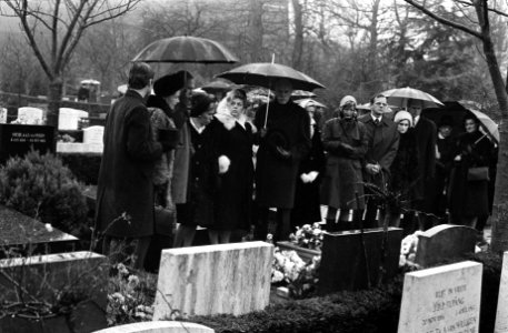 Verongelukte Martinair-stewardess Rietje van Hamburg in Wassenaar begraven fami, Bestanddeelnr 927-6458