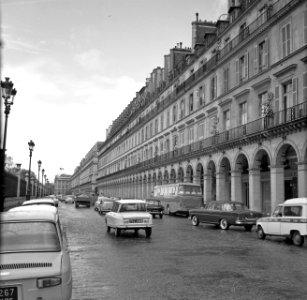 Verkeer op de Rue de Rivoli, Bestanddeelnr 254-0298