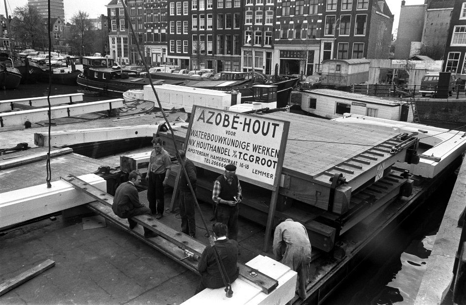 Vernieuwingswerkzaamheden aan Magere Brug , Amsterdam nieuwe Hamijpoort geplaats, Bestanddeelnr 922-3951