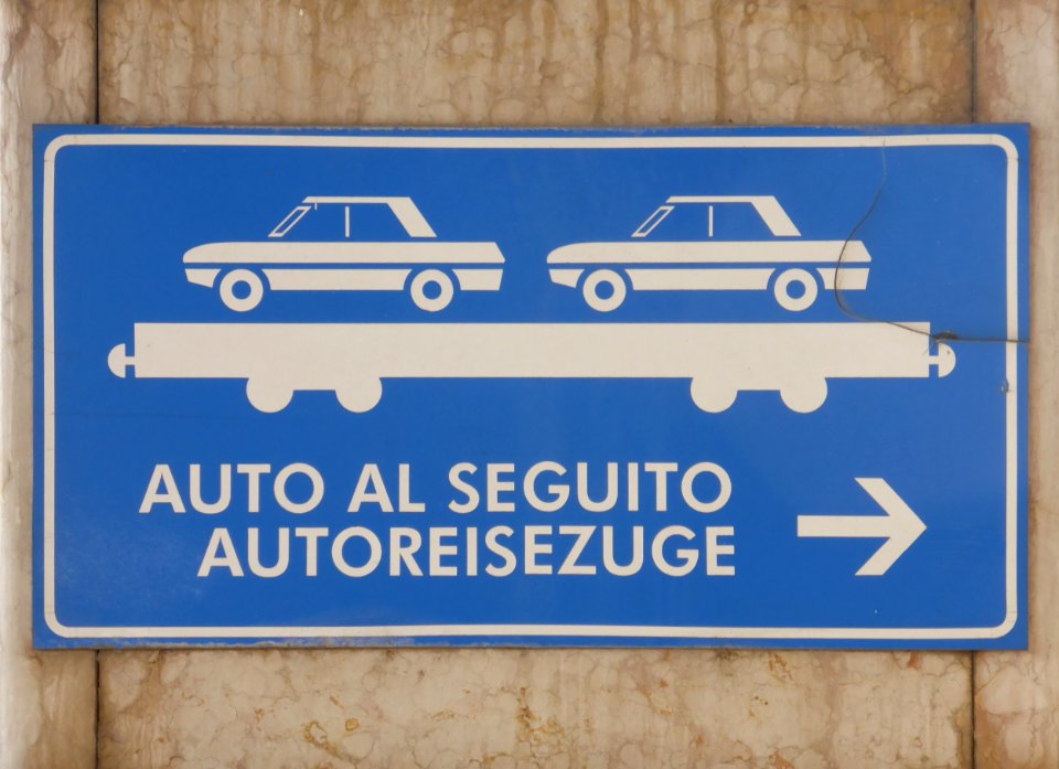 Verona, auto al seguito