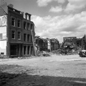 Vernielingen Venlo Oude Markt met inkijk op de Maasstraat, Bestanddeelnr 900-5717